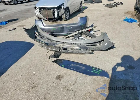 2015 Hyundai Genesis 5.0L z USA, uszkodzony, nr VIN KMHGN4JF8FU069865